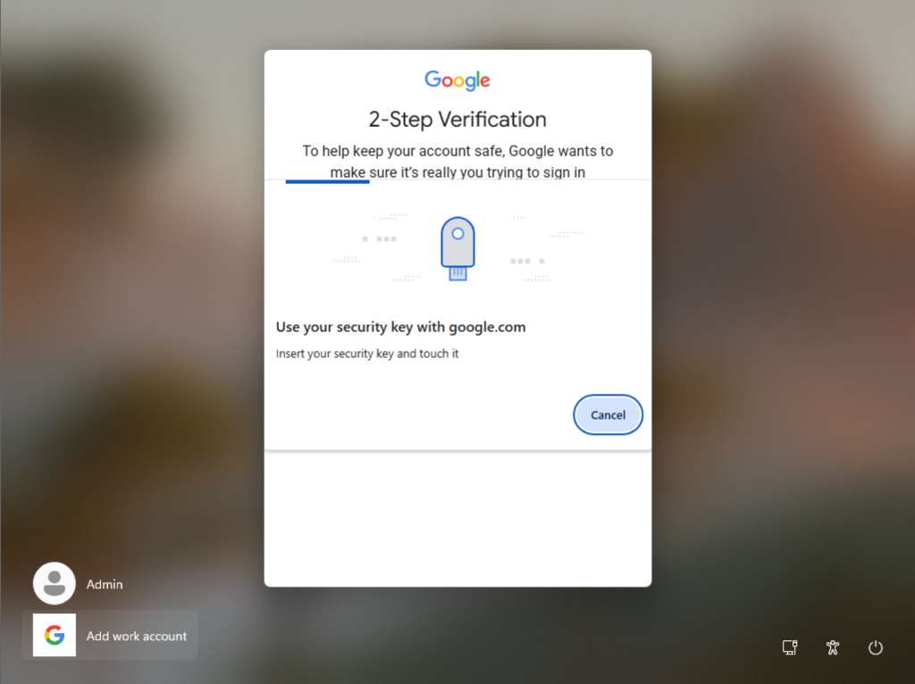 Ekran blokady Windows 10/11 zarządzany przez GCPW (Google Credential Provider for Windows) z wyświetlonym komunikatem i ikoną klucza sprzętowego.